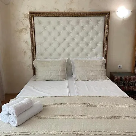 Babylon Apartment, 아파트