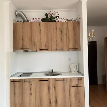 Babylon Apartment, Apartment