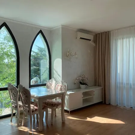 Babylon Apartment, Apartment